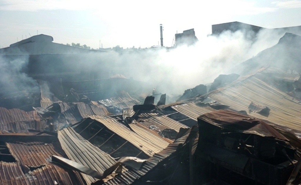 Xuong go boc chay du doi kem hang chuc tieng no hinh anh