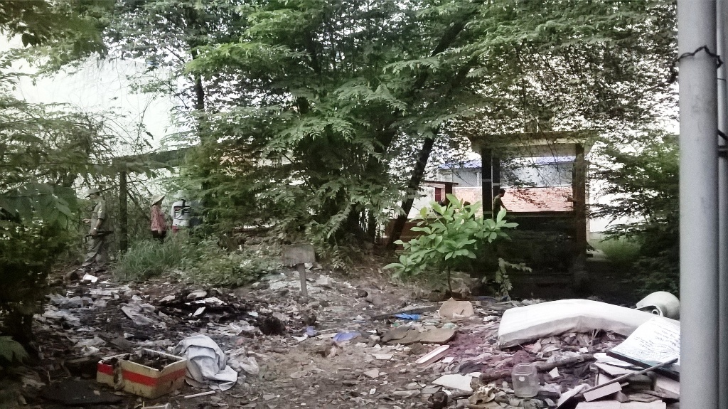 Khu vực bia mộ phát hiện thi thể Định.