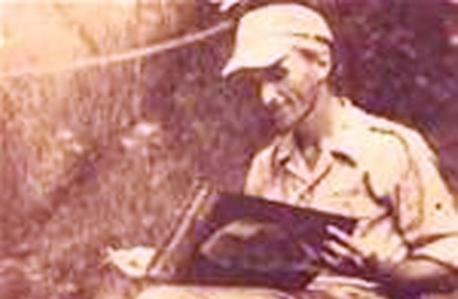 So phan vien phi cong Duc trong hang ngu Viet Minh hinh anh