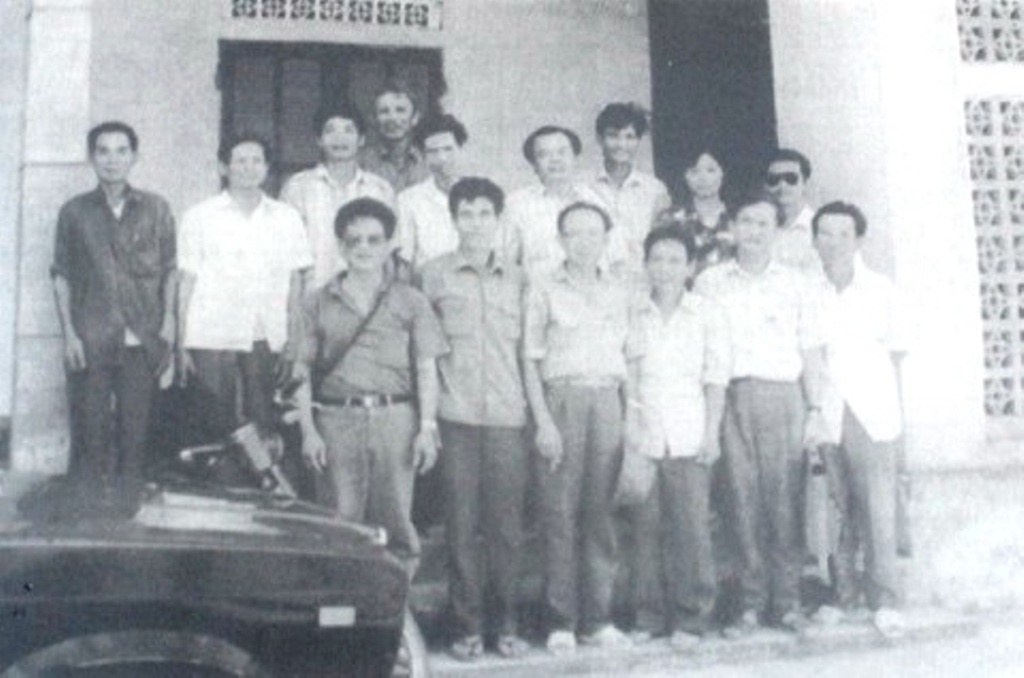 Đoàn cán bộ Viện Sử học điều tra nạn đói Ất Dậu 1945 tại xã Tây Lương.