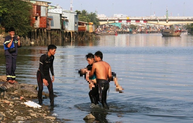 Hoc sinh lop 5 chet duoi ngay sau le khai giang hinh anh