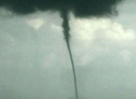 Canh bao loc xoay o vung bien Nam Bo hinh anh