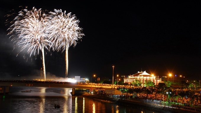 Cam xe nhieu tuyen duong gan khu vuc ban phao hoa o Sai Gon hinh anh