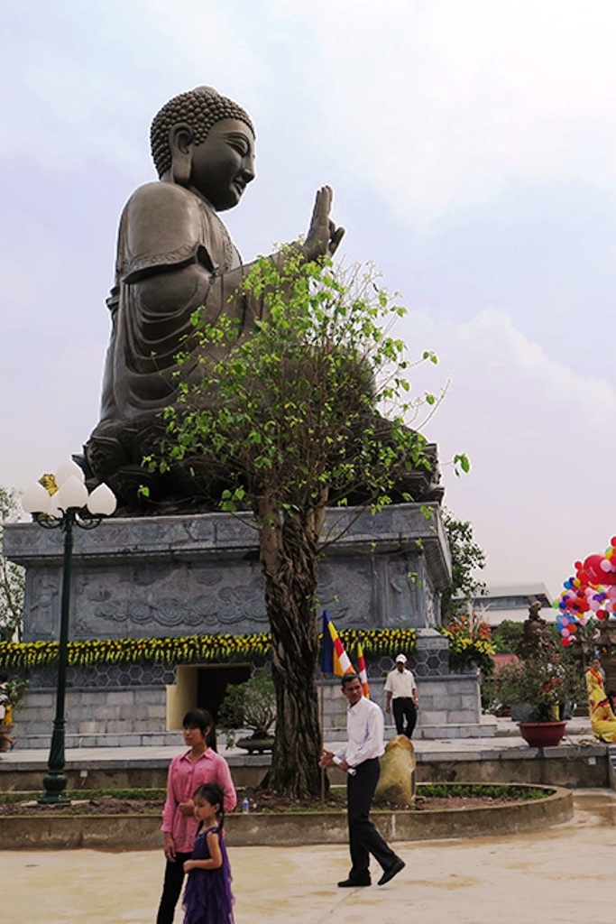 Đại tượng Phật Thích Ca Mâu Ni khởi công xây dựng từ ngày 8.4.2012. Đến ngày 22.4.2014, tượng Phật chính thức được khởi đúc với việc rót mẻ đồng đầu tiên dưới sự chứng kiến của các cấp lãnh đạo Trung ương, địa phương và đông đảo chư vị Tăng, ni, Phật tử thiện tín.