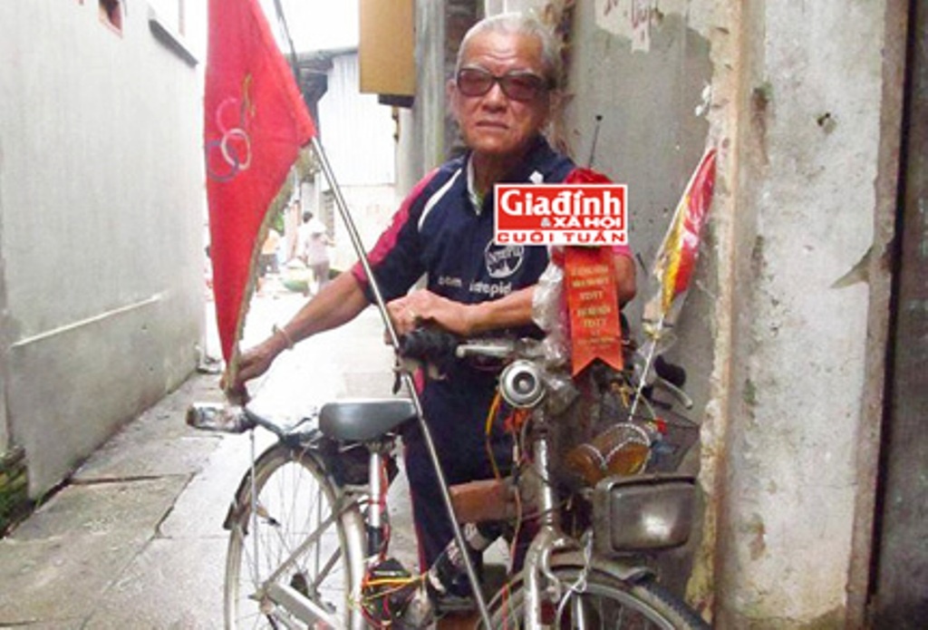 Ở tuổi 78, ông Xuân vẫn đạp xe đi khắp nơi.