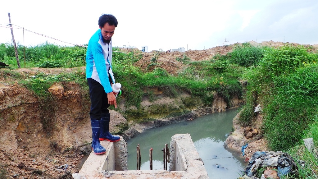 Anh tho ho 5 lan chui ong cong thoi tim be trai 9 tuoi hinh anh