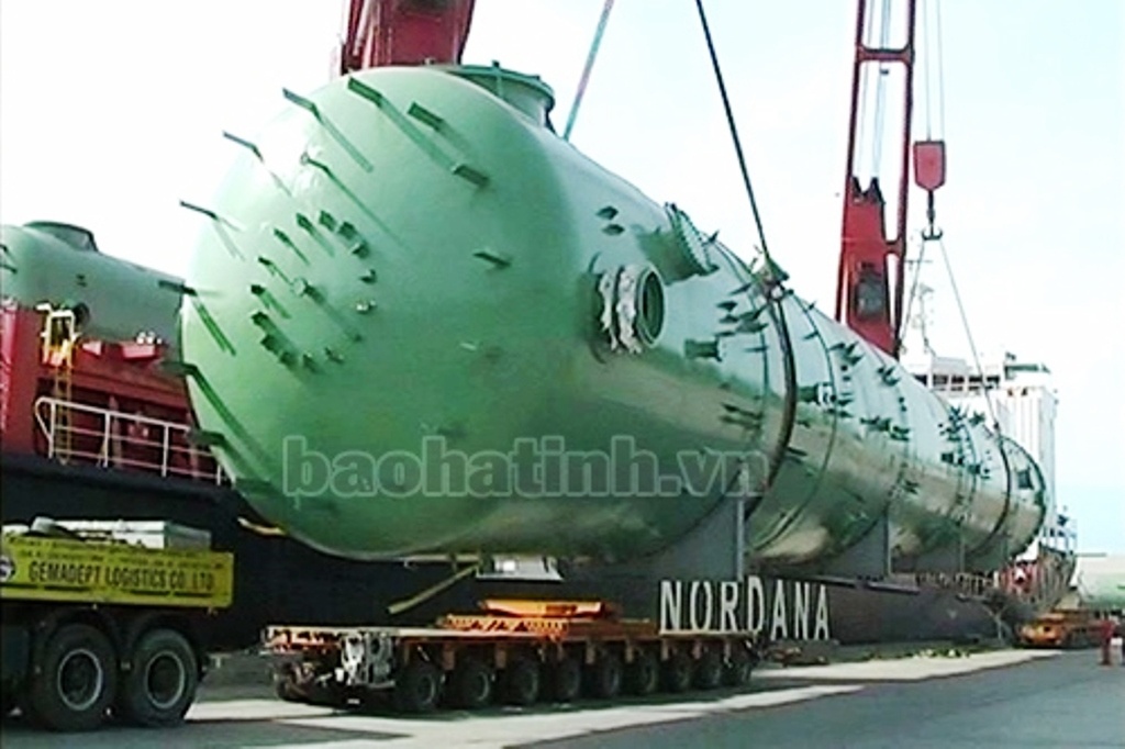 Lo hang khong lo nhat tu truoc toi nay cap cang Vung Ang hinh anh