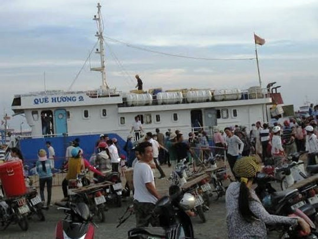 Cuu ho thanh cong tau ca troi dat cung 16 ngu dan hinh anh