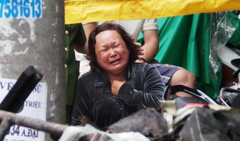 Lua bao trum can nha o Sai Gon, 7 nguoi chet chay hinh anh