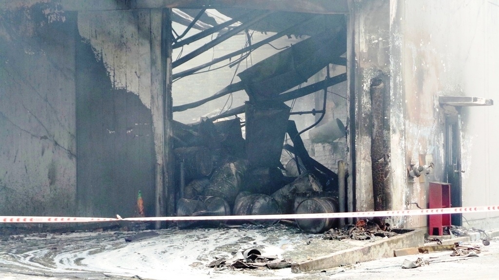 Hiện công ty đang liên hệ với công ty bảo hiểm để thống kê thiệt hại và đền bù. Trong ngày 19/9, lực lượng chức năng đã tiến hành khám nghiệm hiện trường điều tra nguyên nhân.