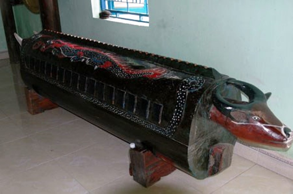 Trong ngay vui, tang nhau... co quan tai hinh anh