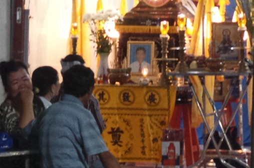 Giac mo dang do cua vo chong bac si tu nan tren oto hinh anh