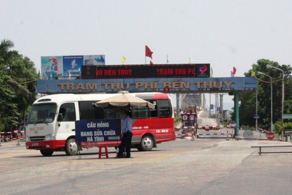 Cam xe qua cau Ben Thuy cu 3 thang de sua chua hinh anh