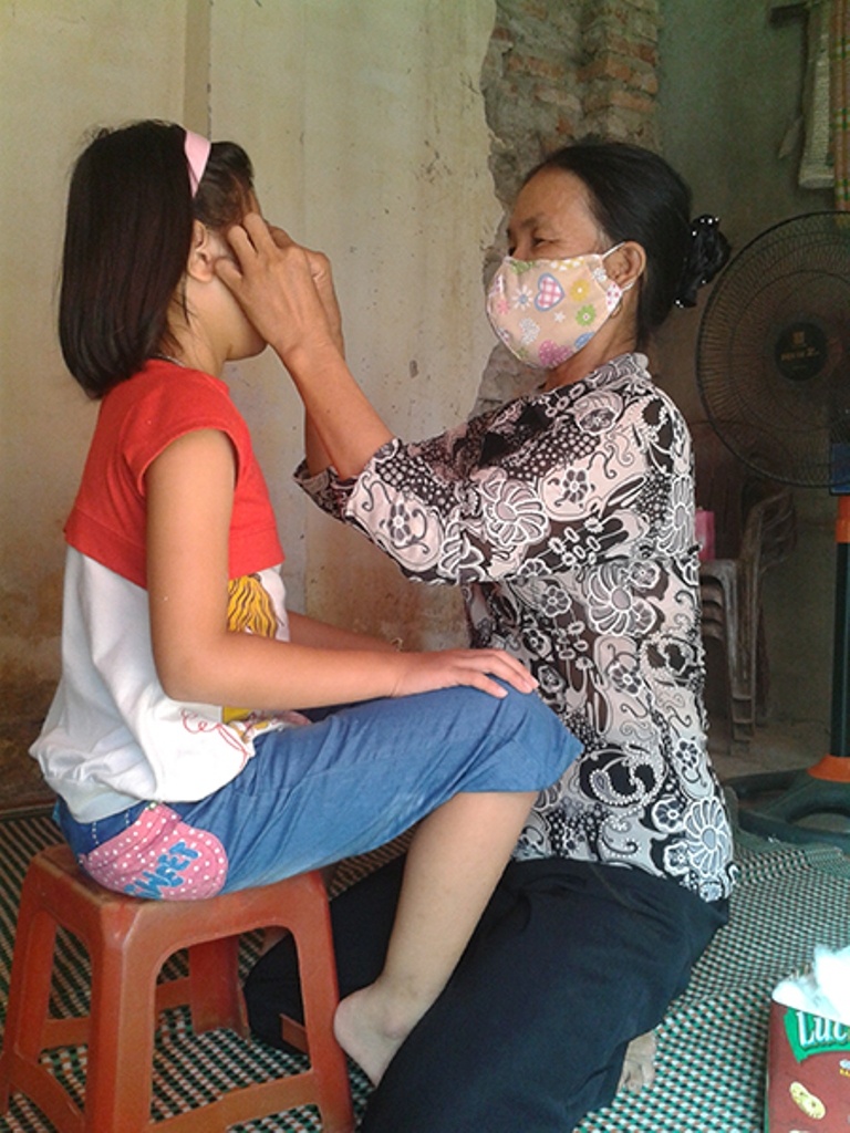 Bà Thược chữa bệnh cận thị bằng cách khêu gai bòng vào mắt là phản khoa học và rất nguy hiểm. 