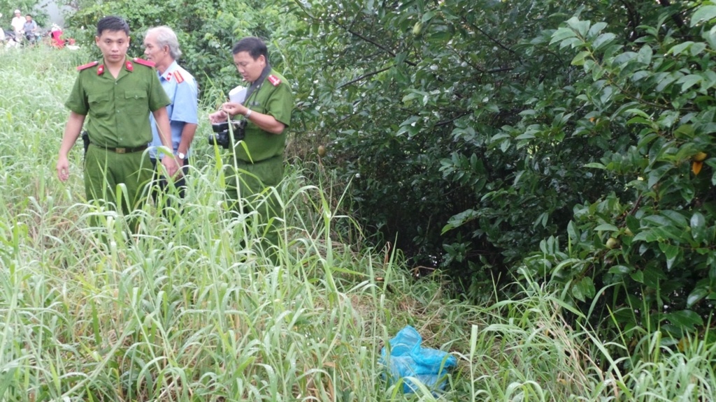 Từ lời khai của Tuấn, cơ quan công an đã tìm được phần đầu nạn nhân Hạnh tại khu vực chân cầu Lò Gốm, quận 6.