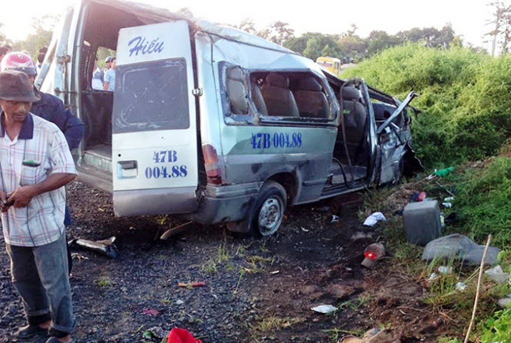 Tai nan giao thong tham khoc, hang chuc nguoi thuong vong hinh anh