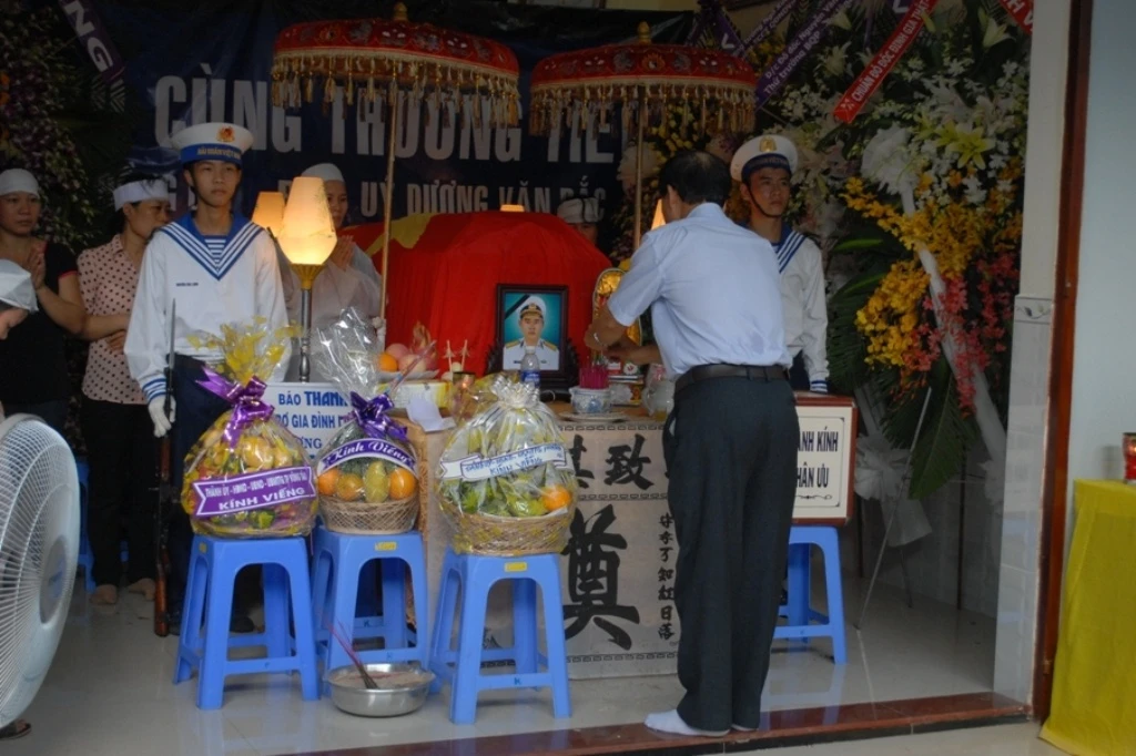 Đám tang Đại uý Bắc tại nhà riêng trong hẻm 1480 đường 30 Tháng 4.