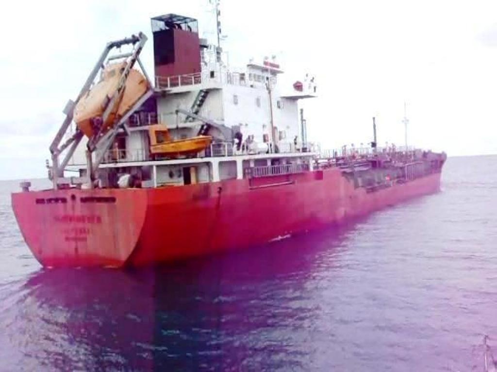 Canh sat bien tiep can tau Sunrise bi cuop tan cong hinh anh