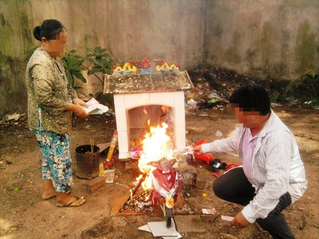 Den mieu 'xi ke' xem cau co xin so cho cac con de hinh anh