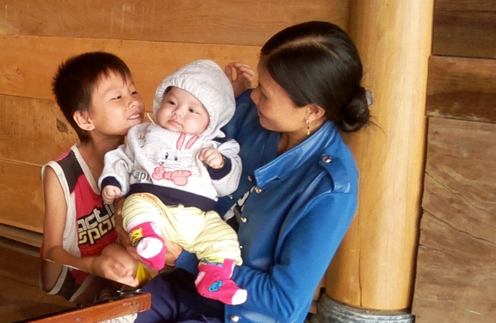 Me bo roi con roi nhan ‘ai nhat xin dung hat hui’ hinh anh