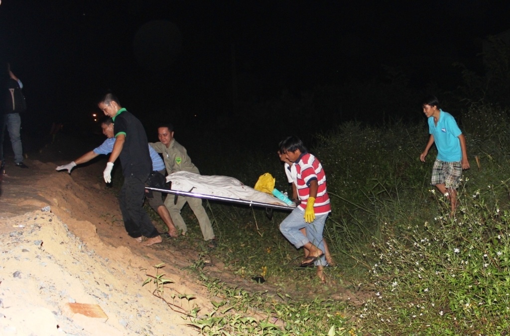 Tau hoa tong nguoi dan ong vang xa 50 met hinh anh