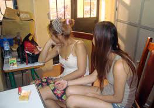 Chieu uong 15 chai bia roi moi 'may mua' cua gai ban dam hinh anh