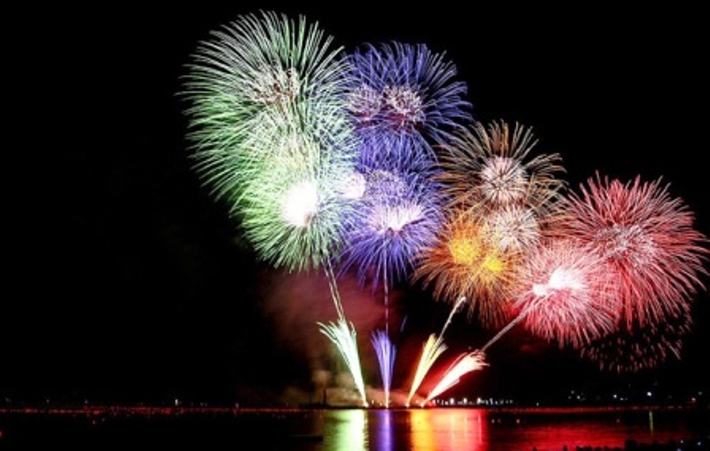 Tet duong lich 2015, TP.HCM ban phao hoa tai toa nha Bitexco hinh anh