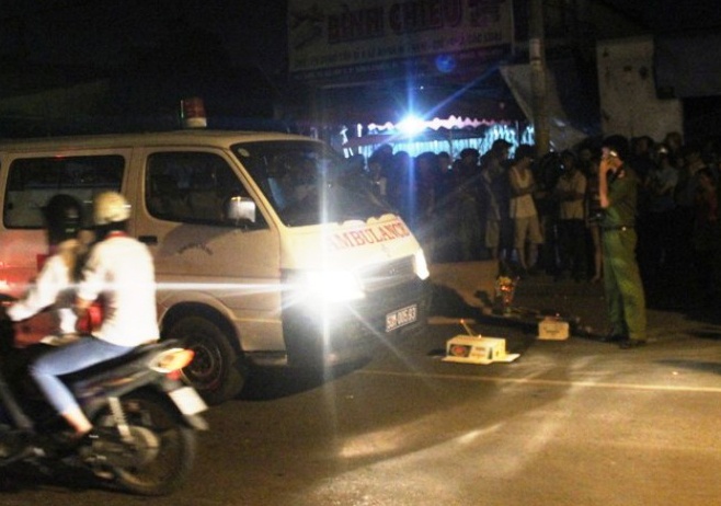 Truy tim oto can chet nguoi roi bo tron trong dem hinh anh