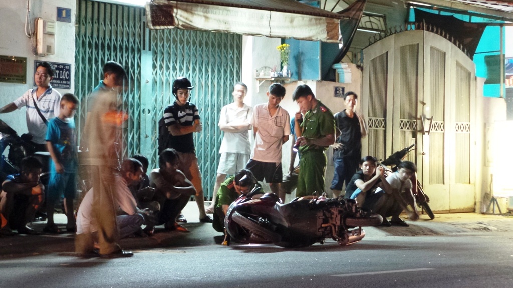 Ten cuop dap nga xe, nguoi phu nu chan thuong so nao hinh anh