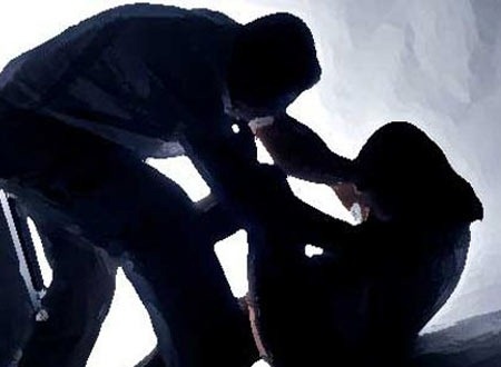 Nghi an nu sinh lop 12 bi hiep dam, quay clip khong che hinh anh