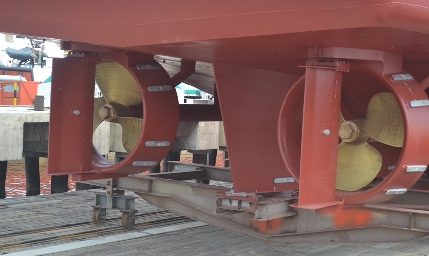 Hệ thống chân vịt phía sau của tàu.