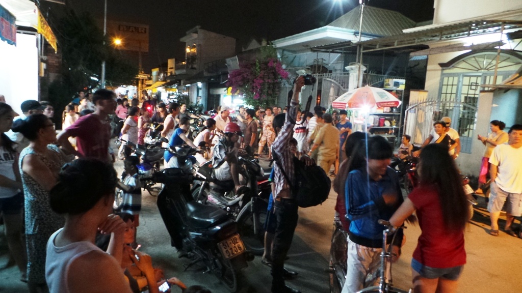 Người dân trong khu vực tỏ ra hoang mang với giết người táo tợn giữa khu dân cư.