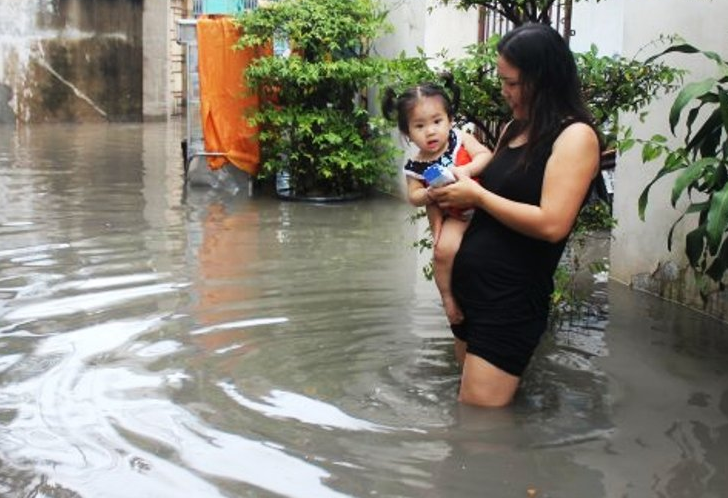 Mua cuoi mua, dan Sai Gon van loi nuoc tren dau goi hinh anh