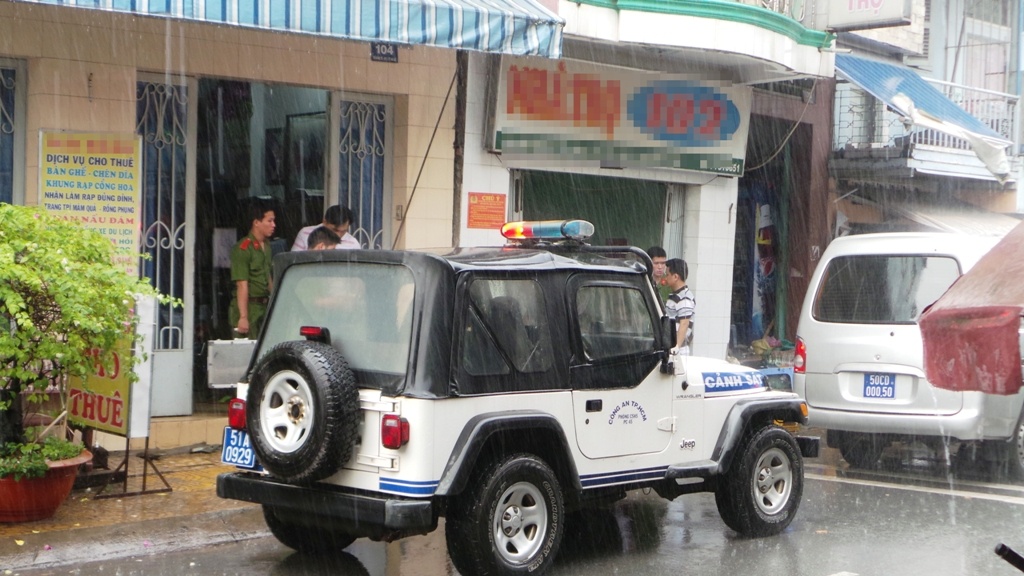 Thanh nien nghi bi nguoi phu nu giet tai phong tro hinh anh