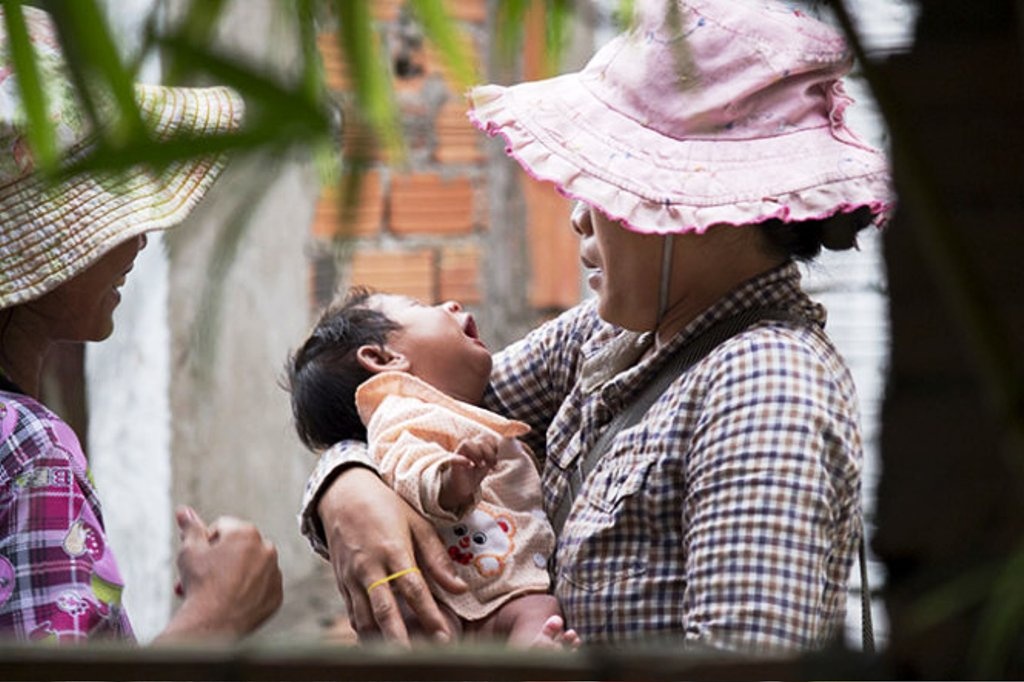 Chan dat tre an xin hinh anh