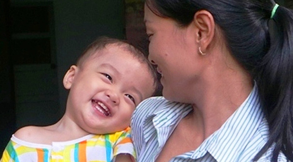 Ba cu 80 tuoi den nhan be trai bi bo roi tren taxi hinh anh