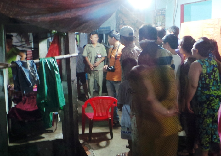 4 nguoi mang xac chet bo vao phong tro roi tau thoat hinh anh