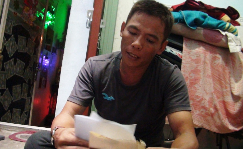 Anh Đinh Gia Thuấn - người nhận là cha ruột bé trai bị bỏ rơi trên taxi rạng sáng 1/12.