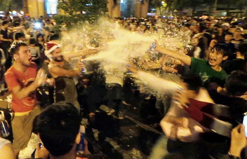 Man 'dau tuyet' giua khach Tay voi nguoi Sai Gon hinh anh