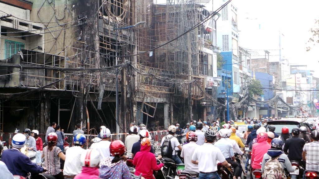 Giao thong khu vuc day quan karaoke phat hoa hon loan hinh anh