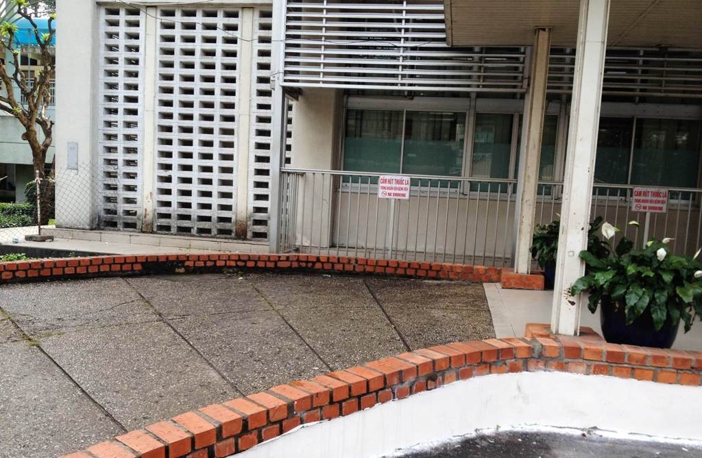 Khu vực nơi người đàn ông rơi xuống và tử vong.