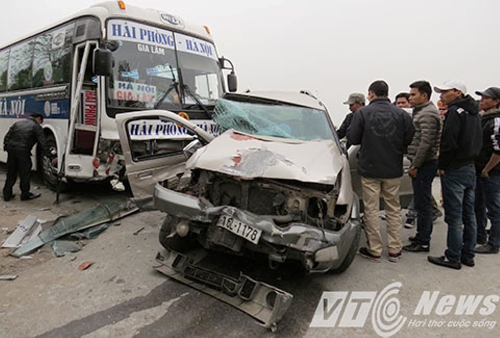 Hiện trường vụ tai nạn trên quốc lộ 5 khiến 5 người bị thương nặng.