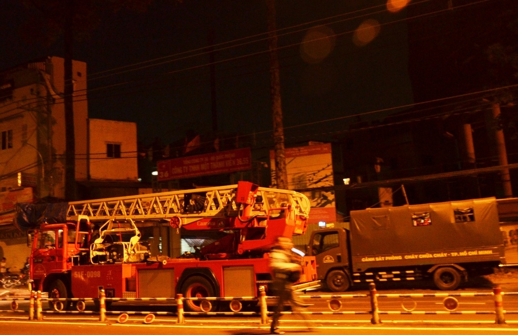 Lực lượng cứu hộ của Cảnh sát PCCC TP.HCM triển khai đến hiện trường.