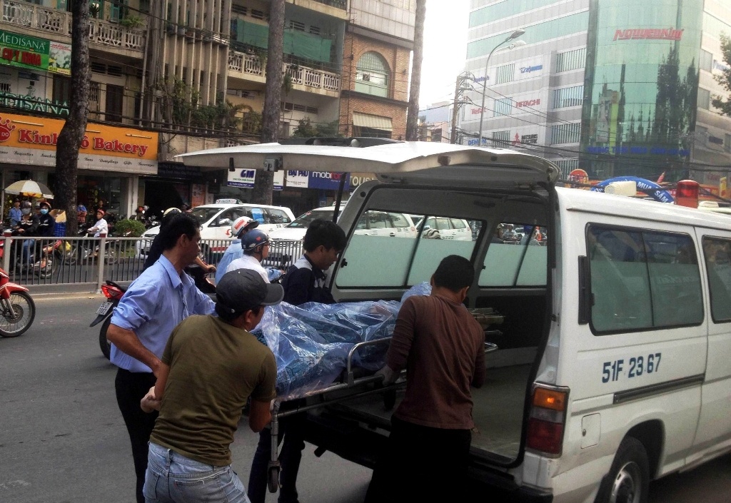 Nam thanh nien chet bat thuong trong quan kem o Sai Gon hinh anh