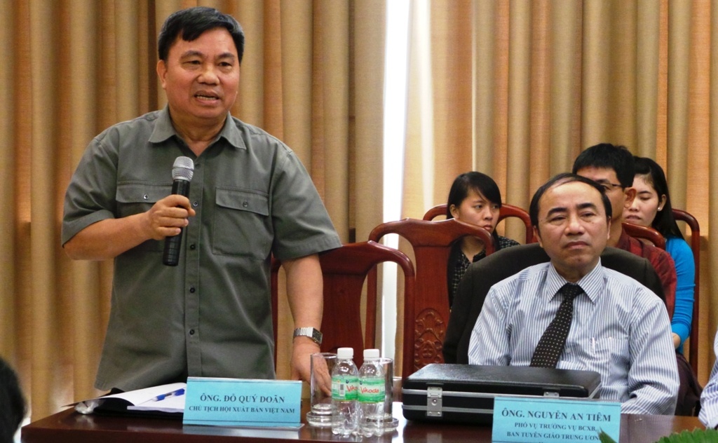 Toa dam nhung cuon sach gay 'o nhiem' moi truong xuat ban hinh anh