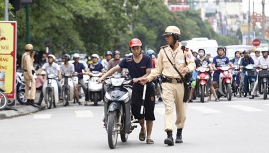 Thứ trưởng Bộ Công an Lê Quý Vương nói: Phải thường xuyên kiểm tra, giám sát hoạt động của CSGT để khen, chê kịp thời.