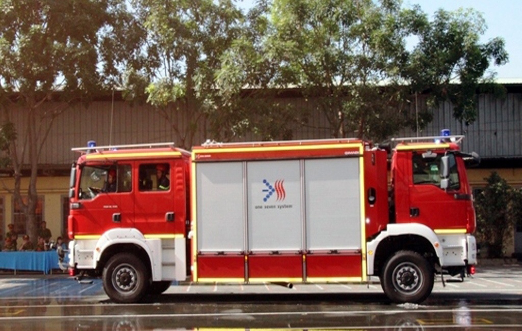 Xe chua chay 2 dau cua canh sat PCCC TP HCM hinh anh