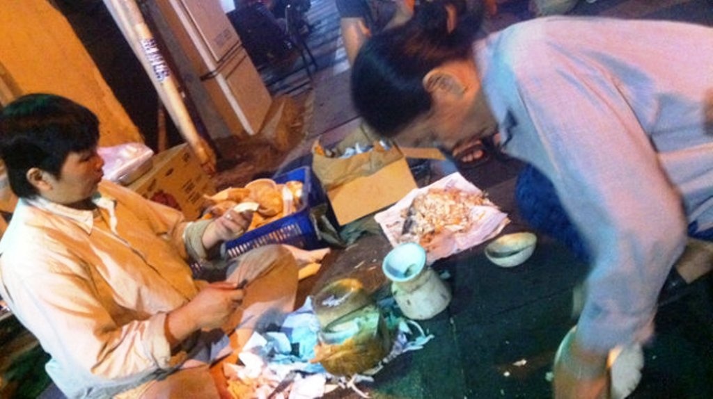 Điểm chế biến mứt từ dừa phế thải của bà Dung nằm trên đường Trần Quốc Toản, quận 3, TP HCM.