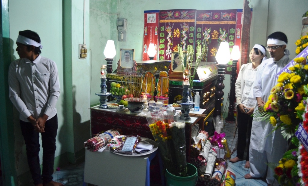 Tang lễ thầy giáo trẻ Đặng Quốc Dũng và vợ là chị Võ Thị Thu Trang tại gia đình ở huyện Tuy Phong, tỉnh Bình Thuận.