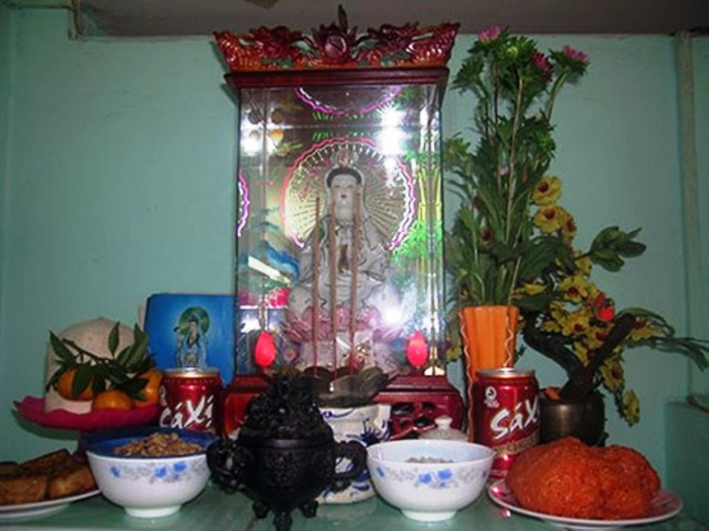 Le vat cung mung 1 Tet va tuc kieng quet nha hinh anh